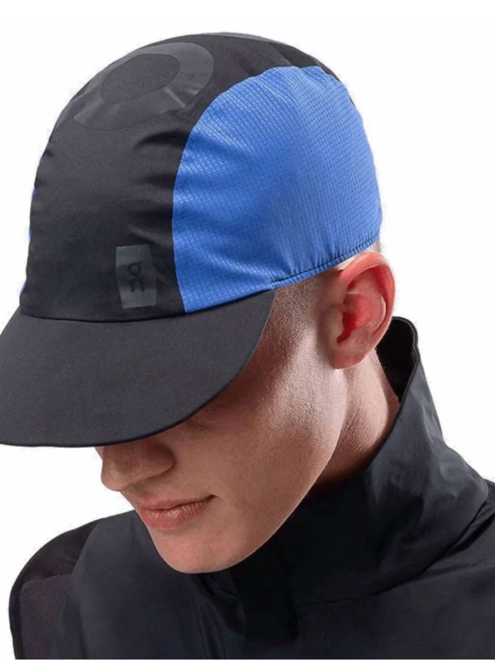 On Running Men’s Black and Blue Lightweight Running Cap